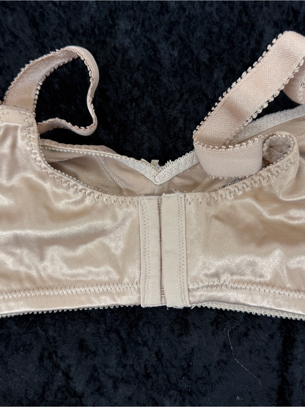 Women’s Bali Bra 3 as shown plus free pink one needs sewn in spot shown in pic - Picture 4 of 6